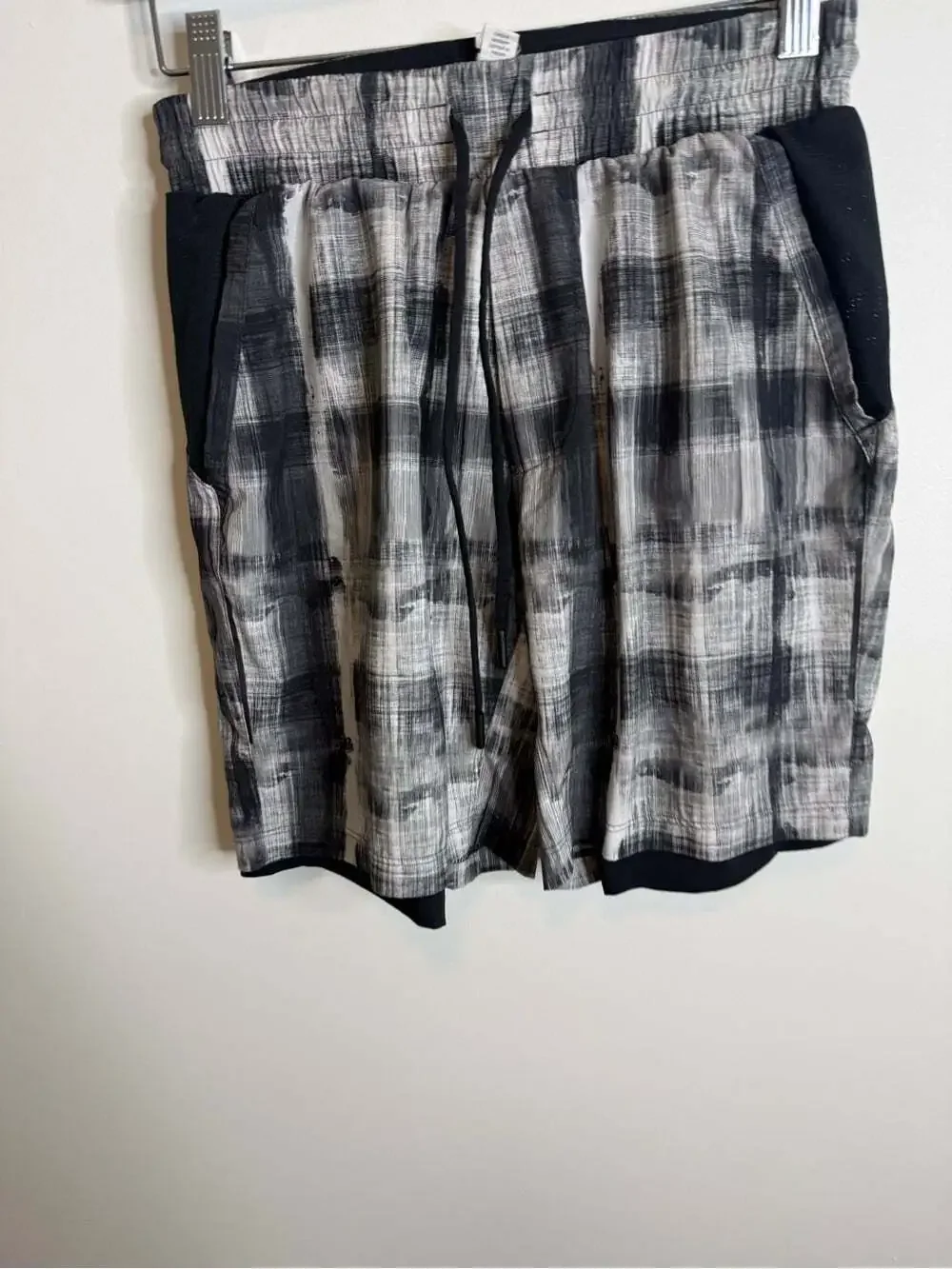 lululemon athletica Black and Gray Plaid Performance Shorts size small